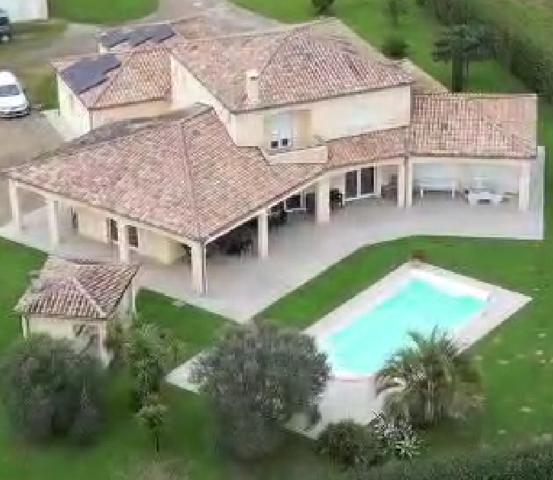 Rare, bien d'exception, magnifique villa avec piscine et dépendances