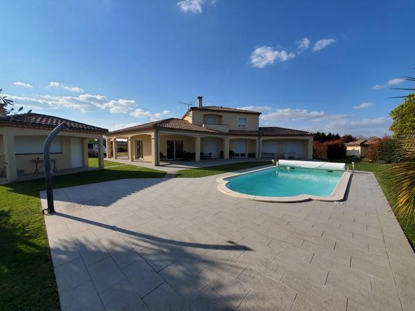 Rare, bien d'exception, magnifique villa avec piscine et dépendances