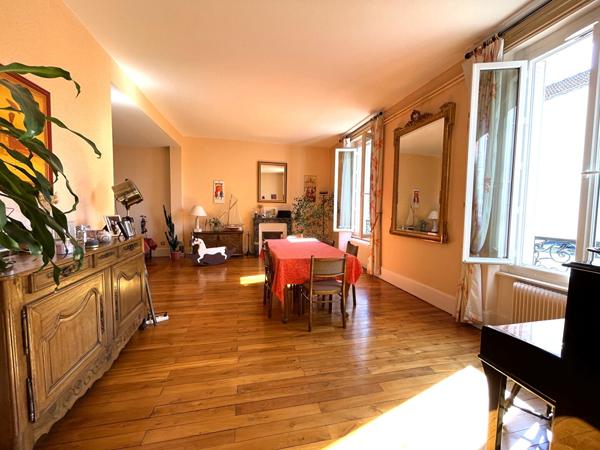 Maison 10 pièces 251 m2