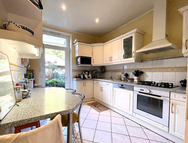 Maison 10 pièces 251 m2