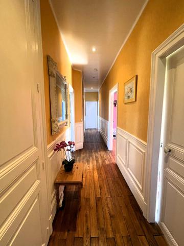 Maison 10 pièces 251 m2