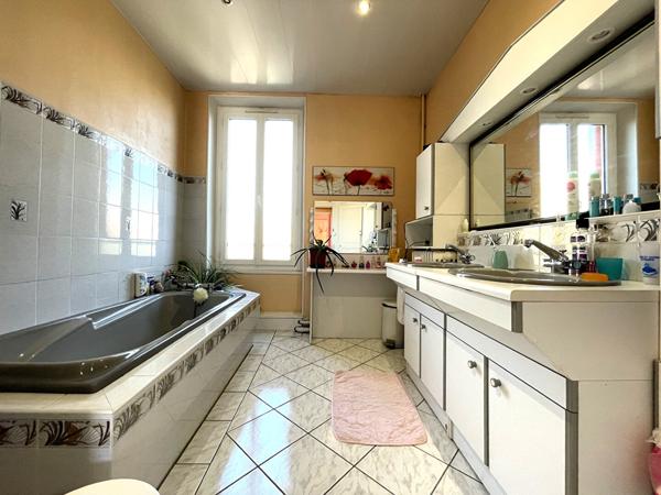 Maison 10 pièces 251 m2