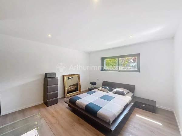 Vente                                                      Villa
                        
                     7 pièces                      232 m2                     à Cournon-d'Auvergne