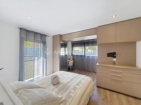 Vente                                                      Villa
                        
                     7 pièces                      232 m2                     à Cournon-d'Auvergne