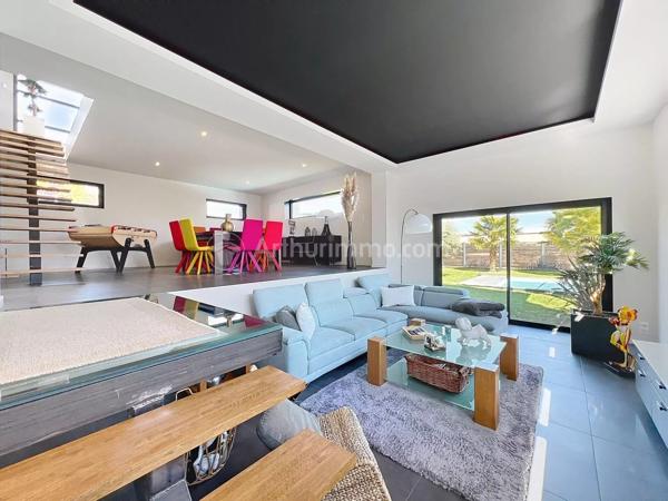 Vente                                                      Villa
                        
                     7 pièces                      232 m2                     à Cournon-d'Auvergne