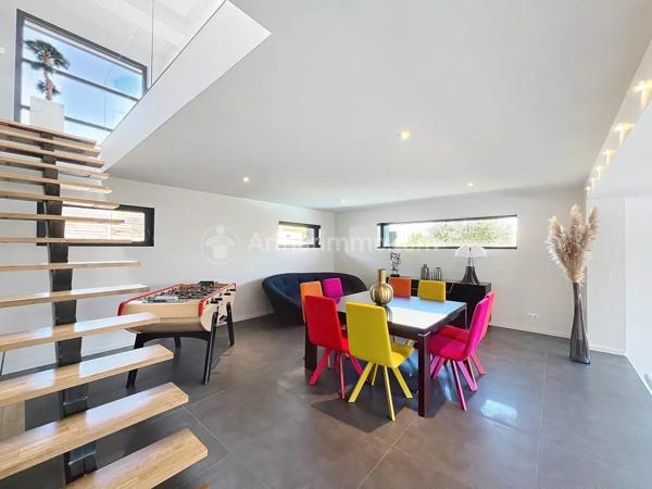Vente                                                      Villa
                        
                     7 pièces                      232 m2                     à Cournon-d'Auvergne