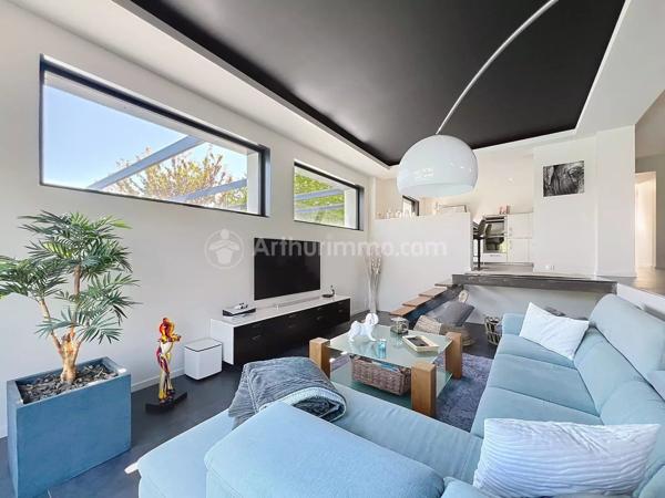 Vente                                                      Villa
                        
                     7 pièces                      232 m2                     à Cournon-d'Auvergne