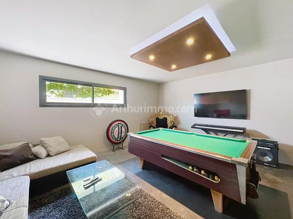 Vente                                                      Villa
                        
                     7 pièces                      232 m2                     à Cournon-d'Auvergne