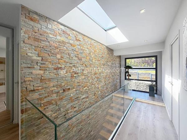 Vente                                                      Villa
                        
                     7 pièces                      232 m2                     à Cournon-d'Auvergne