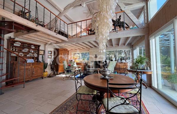 Maison contemporaine avec piscine et appartement indépendant