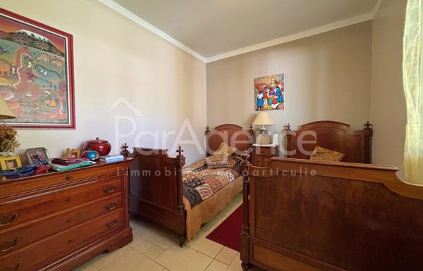 Maison contemporaine avec piscine et appartement indépendant