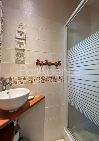 Maison contemporaine avec piscine et appartement indépendant