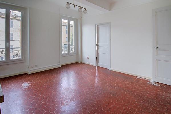 A VENDRE EN EXCLUSIVITÉ - Appartement T3 d'environ 60m2 avec terrasse et combles aménageables - Centre-ville