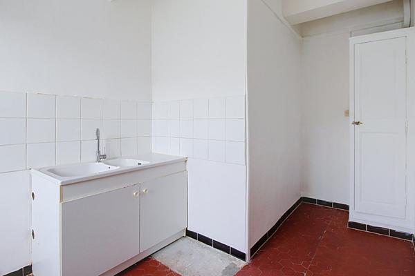 A VENDRE EN EXCLUSIVITÉ - Appartement T3 d'environ 60m2 avec terrasse et combles aménageables - Centre-ville