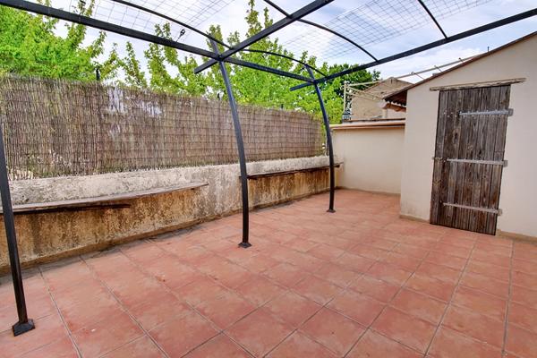 A VENDRE EN EXCLUSIVITÉ - Appartement T3 d'environ 60m2 avec terrasse et combles aménageables - Centre-ville