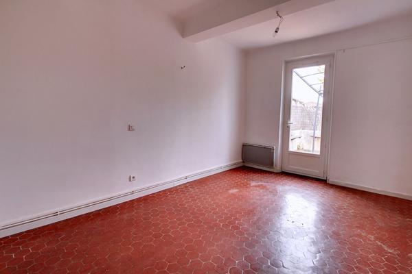 A VENDRE EN EXCLUSIVITÉ - Appartement T3 d'environ 60m2 avec terrasse et combles aménageables - Centre-ville