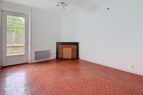 A VENDRE EN EXCLUSIVITÉ - Appartement T3 d'environ 60m2 avec terrasse et combles aménageables - Centre-ville