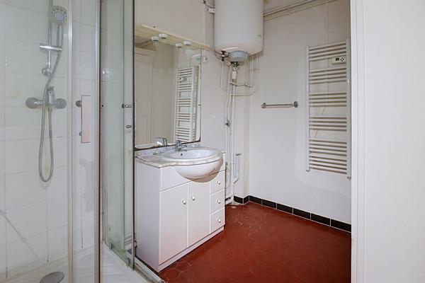 A VENDRE EN EXCLUSIVITÉ - Appartement T3 d'environ 60m2 avec terrasse et combles aménageables - Centre-ville