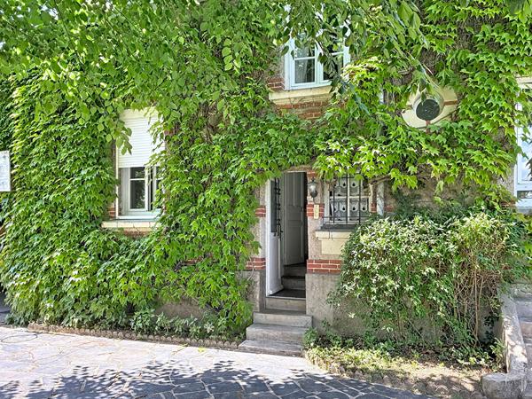 Demeure de caractère avec 2 400 m² de terrain