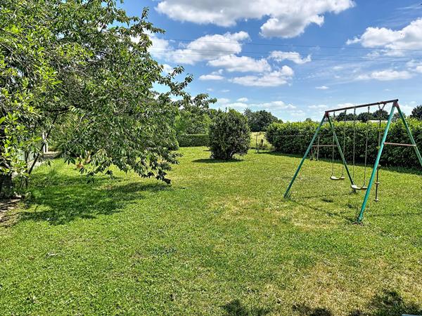 Demeure de caractère avec 2 400 m² de terrain