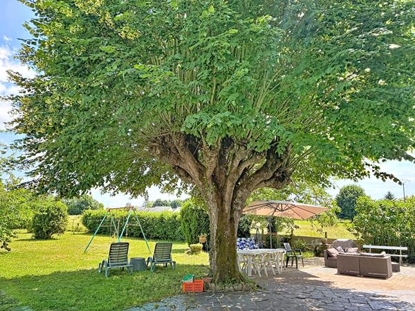 Demeure de caractère avec 2 400 m² de terrain