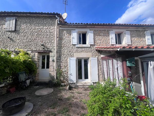 A Auchay sur Vendée, Longère en pierre avec gîte, grenier et beaux espaces extérieurs