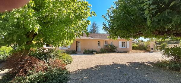 VILLA A VENDRE VIC FEZENSAC 145 M²; 4 CHAMBRES ;TERRAIN DE 3000M² AVEC VUE DEGAGEE.