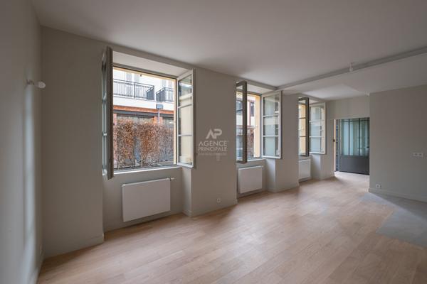Versailles Notre Dame maison 4 pièces 122.3 m² au sol avec terrasse arborée de 30 m² et grande cave saine €930 000 ** - Référence 25723