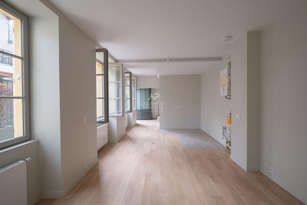 Versailles Notre Dame maison 4 pièces 122.3 m² au sol avec terrasse arborée de 30 m² et grande cave saine €930 000 ** - Référence 25723