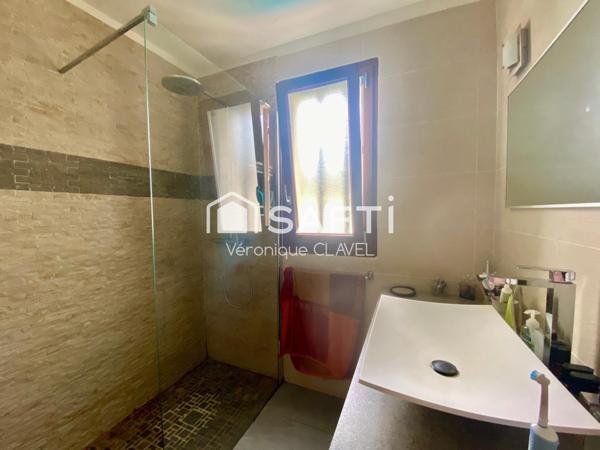 Coquette villa au calme de 106m2 plain pied  posée sur un terrain de 348m2 avec piscine