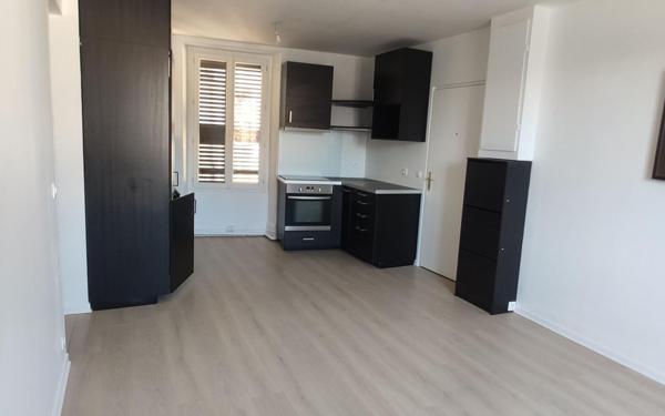 Appartement à louer    3 pièces • 53 m2 Dourdan