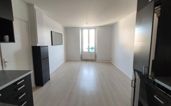 Appartement à louer    3 pièces • 53 m2 Dourdan