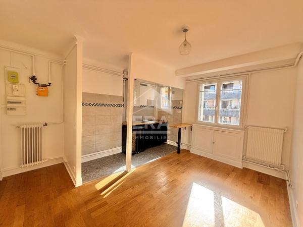 DERNIER ETAGE  2 pièces de 30 m2