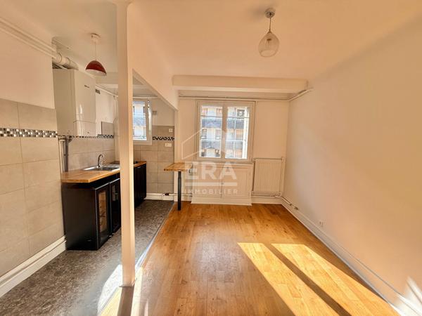 DERNIER ETAGE  2 pièces de 30 m2