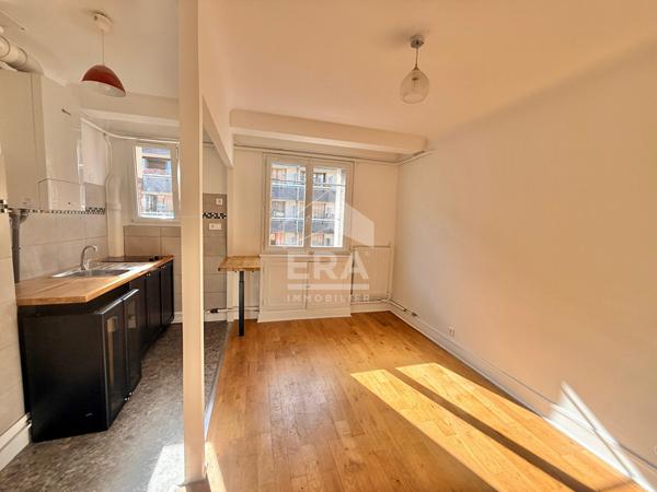DERNIER ETAGE  2 pièces de 30 m2