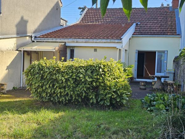 Nantes La Perverie. Maison de plain-pied à rénover de 76m2 avec un beau jardin ensoleillé