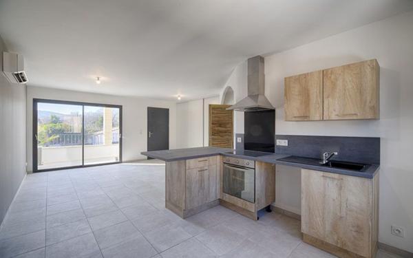 Appartement à vendre    2 pièces • 49 m2 Uchaud