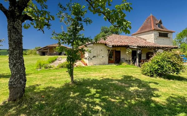Maison à vendre    5 pièces •  Montpezat-de-Quercy