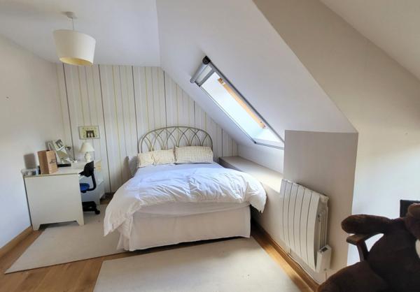 Propriété comprenant six maisons sur 4.3 htcs avec lacs