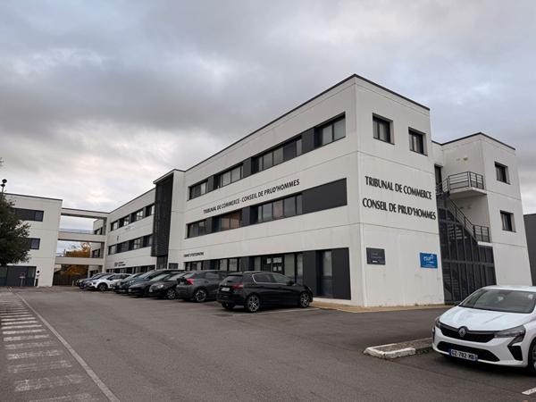 A vendre ou à louer Bureaux, Cabinet médical ou profession libérale , LOYER NET NON SOUMIS À TVA , Laval A vendre ou à louer Bureaux, Cabinet médical ou profession libérale , LOYER NET NON SOUMIS À TVA , Laval