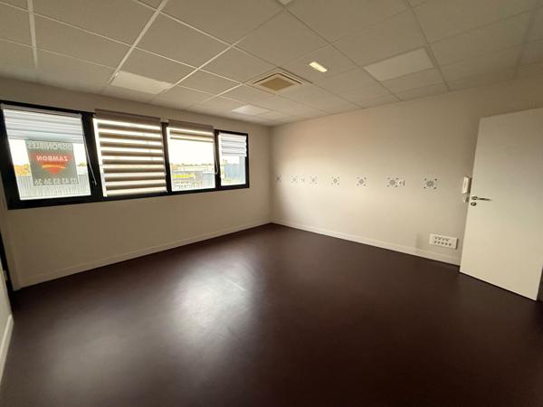 A vendre ou à louer Bureaux, Cabinet médical ou profession libérale , LOYER NET NON SOUMIS À TVA , Laval A vendre ou à louer Bureaux, Cabinet médical ou profession libérale , LOYER NET NON SOUMIS À TVA , Laval