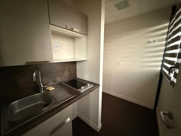 A vendre ou à louer Bureaux, Cabinet médical ou profession libérale , LOYER NET NON SOUMIS À TVA , Laval A vendre ou à louer Bureaux, Cabinet médical ou profession libérale , LOYER NET NON SOUMIS À TVA , Laval