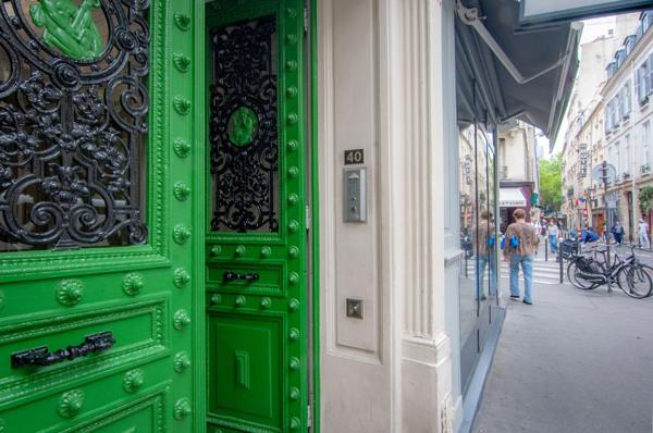 Paris Saint-André Des Arts : 2 pièces et studio à réunir dernier étage, ascenseur