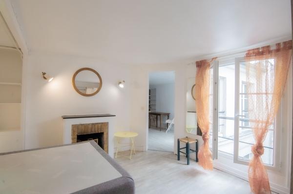 Paris Saint-André Des Arts : 2 pièces et studio à réunir dernier étage, ascenseur