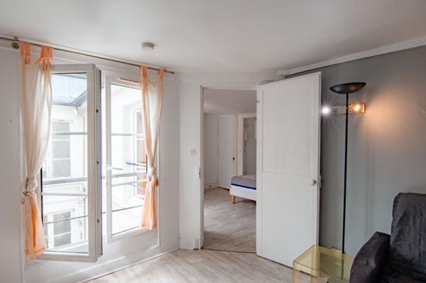 Paris Saint-André Des Arts : 2 pièces et studio à réunir dernier étage, ascenseur