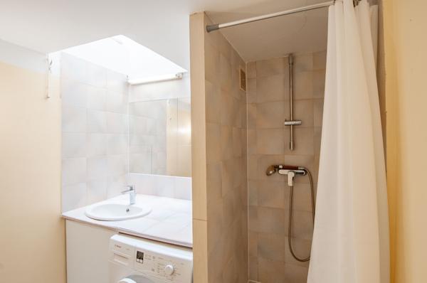 Paris Saint-André Des Arts : 2 pièces et studio à réunir dernier étage, ascenseur