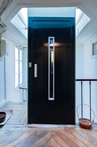 Paris Saint-André Des Arts : 2 pièces et studio à réunir dernier étage, ascenseur