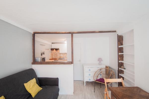 Paris Saint-André Des Arts : 2 pièces et studio à réunir dernier étage, ascenseur