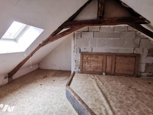 LOIRE  - MAISON D'HABITATION DE 1850, 4 CHAMBRES - TERRAIN NON ATTENANT 313 m²