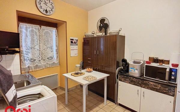 Immeuble à vendre    8 pièces •  Montmarault